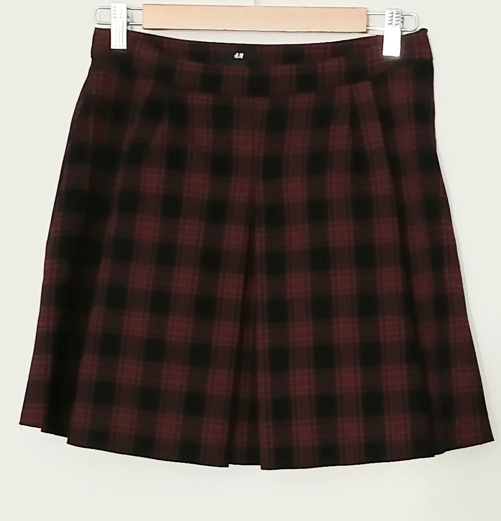 H&M Women's Plaid Mini Skirt Womens Size 6 Black & Red Y2K Dark Academia Pleated